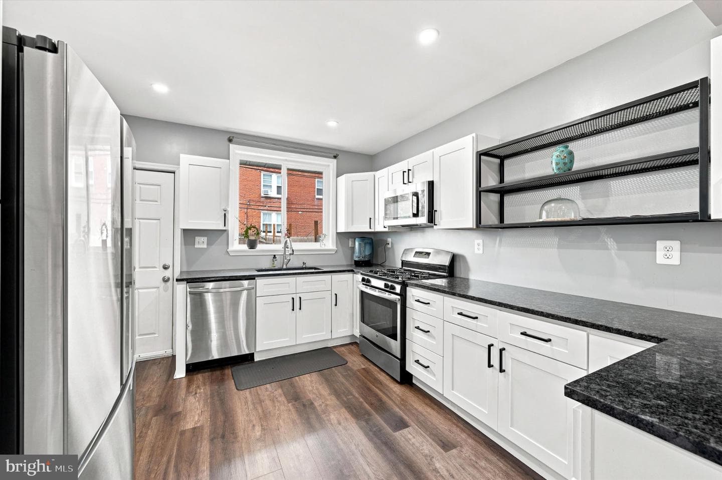 4253 Houghton Street photo 10