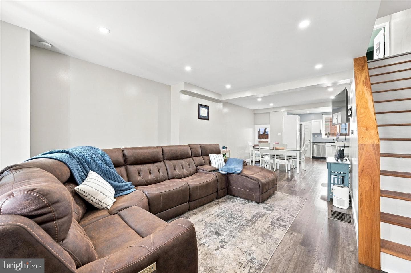 4253 Houghton Street photo 3