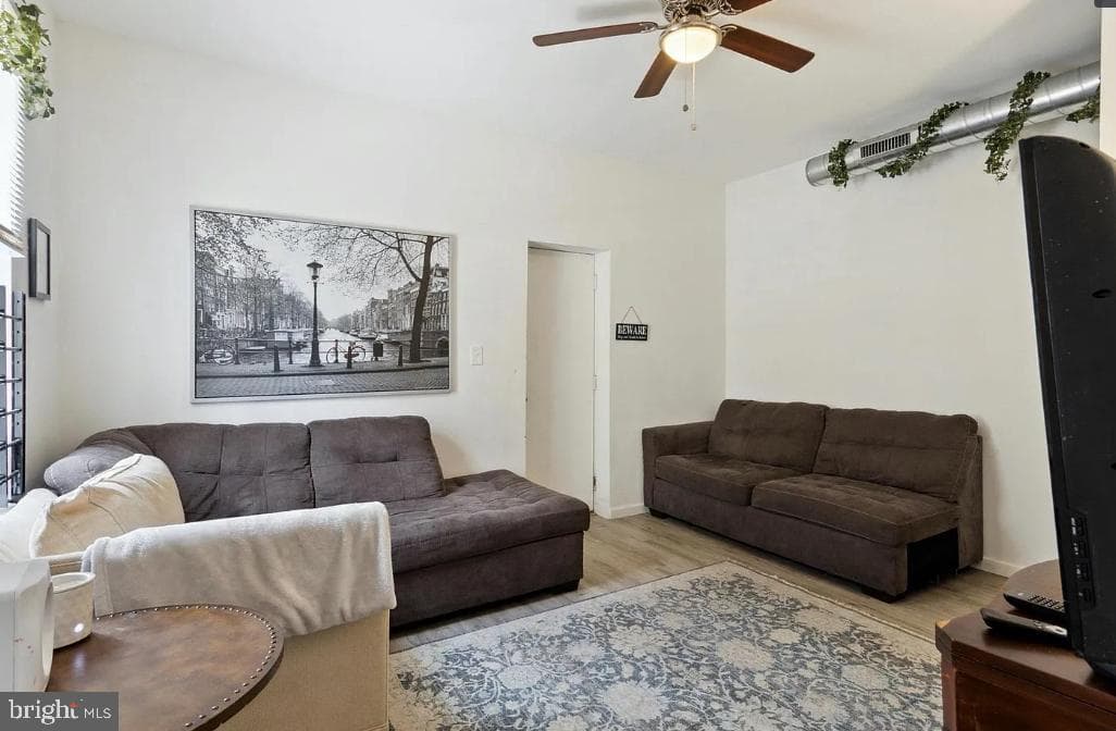 1824 W Norris Street photo 4