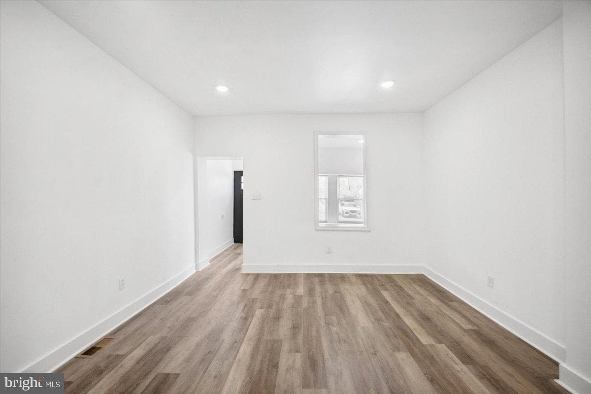 427 W Shunk Street photo 11