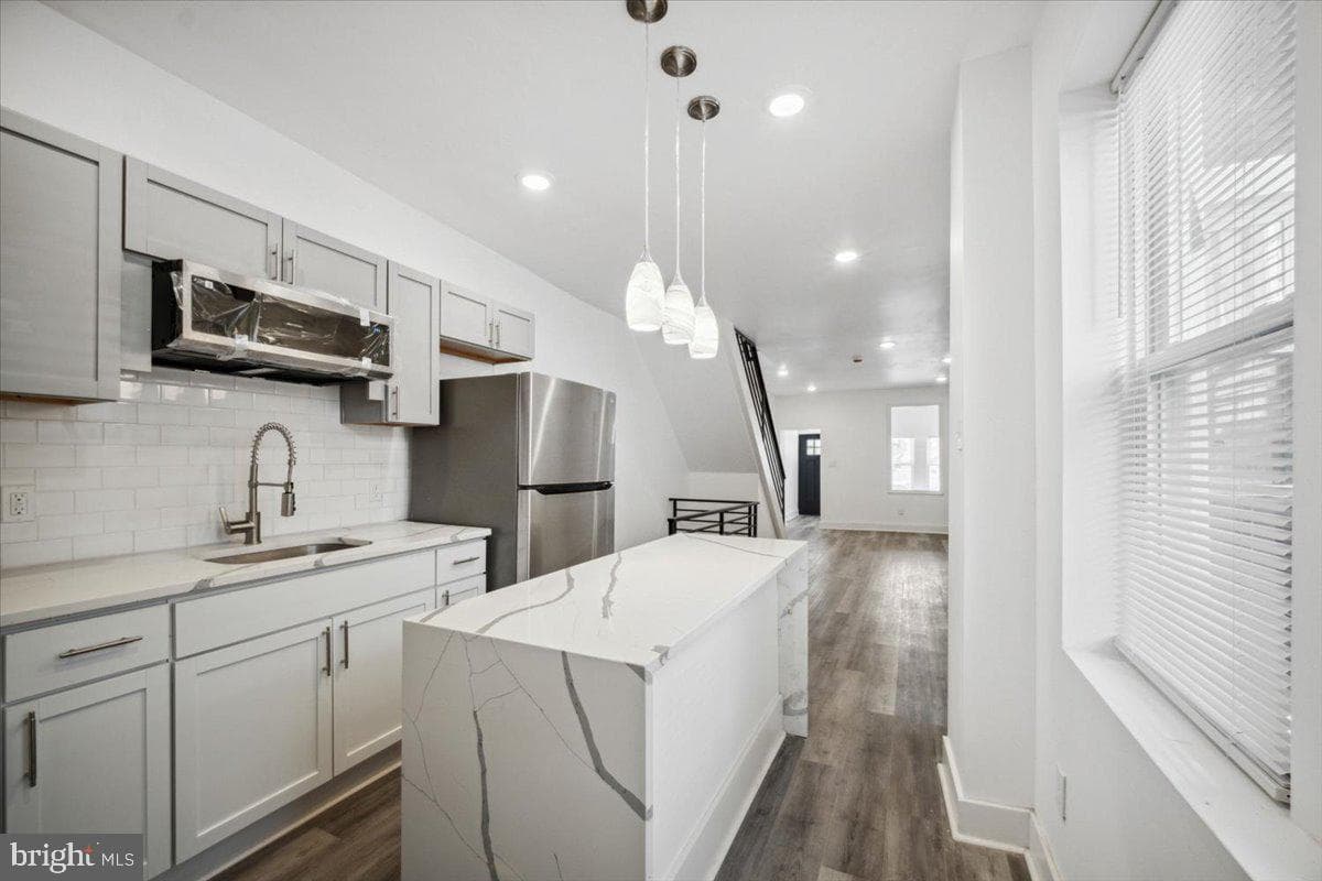 427 W Shunk Street photo 15