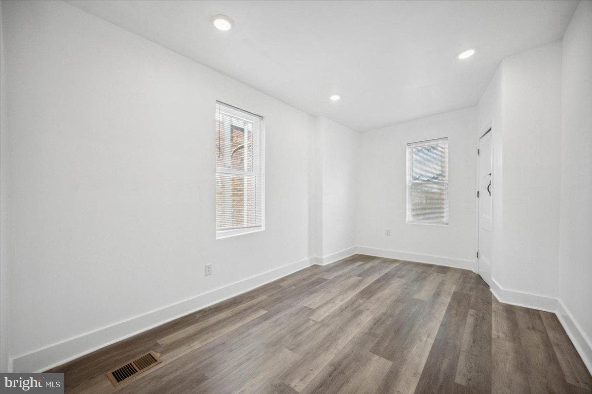 427 W Shunk Street photo 21