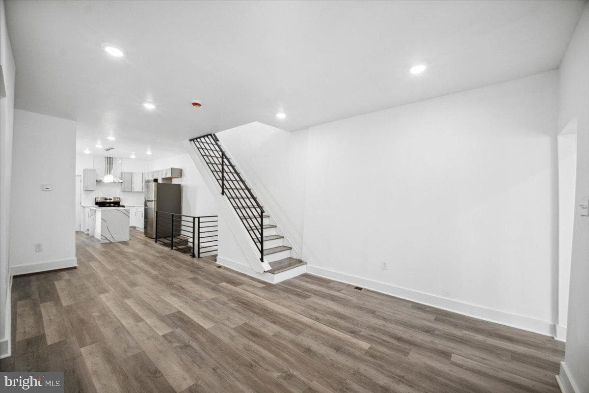 427 W Shunk Street photo 9