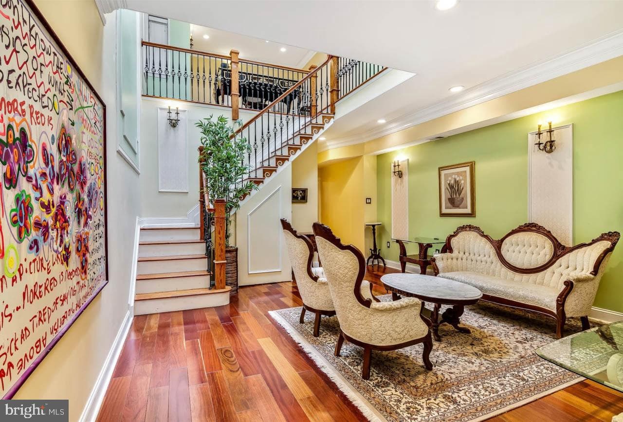 26 S Strawberry Street, Philadelphia
