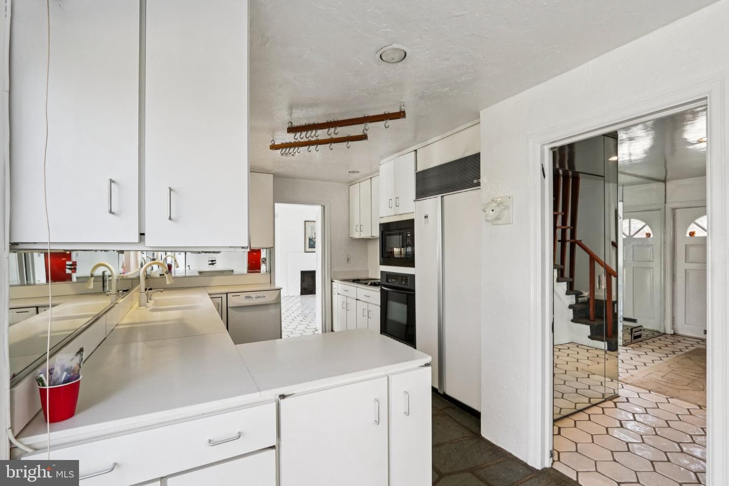 802 Westview & 605 Arbutus Street photo 25