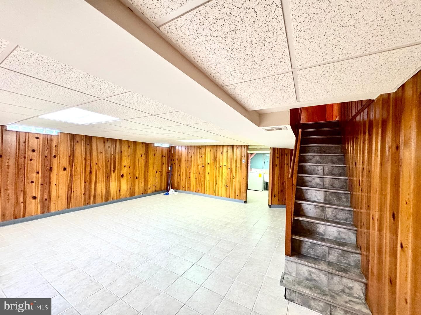 9219 Outlook Avenue photo 35