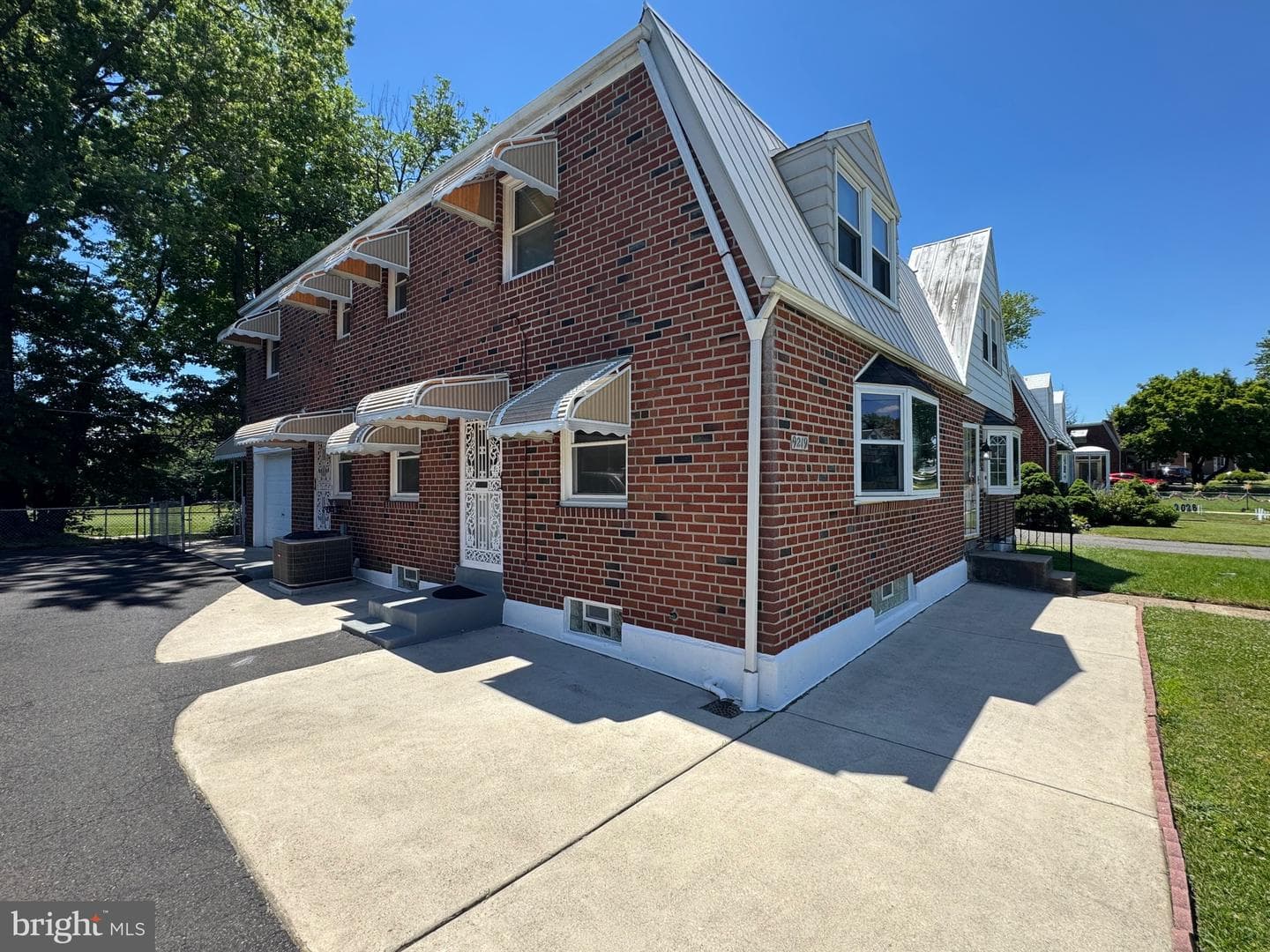 9219 Outlook Avenue photo 48