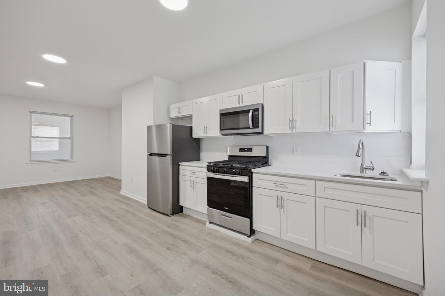 540 E Penn Street photo 4