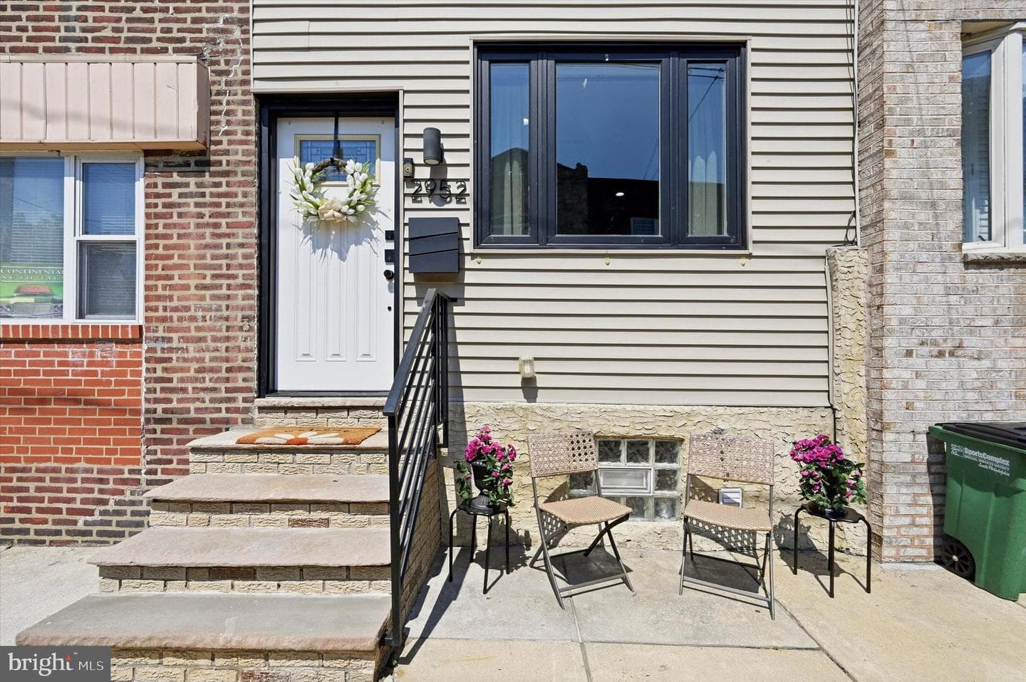 2952 S Sydenham photo 2
