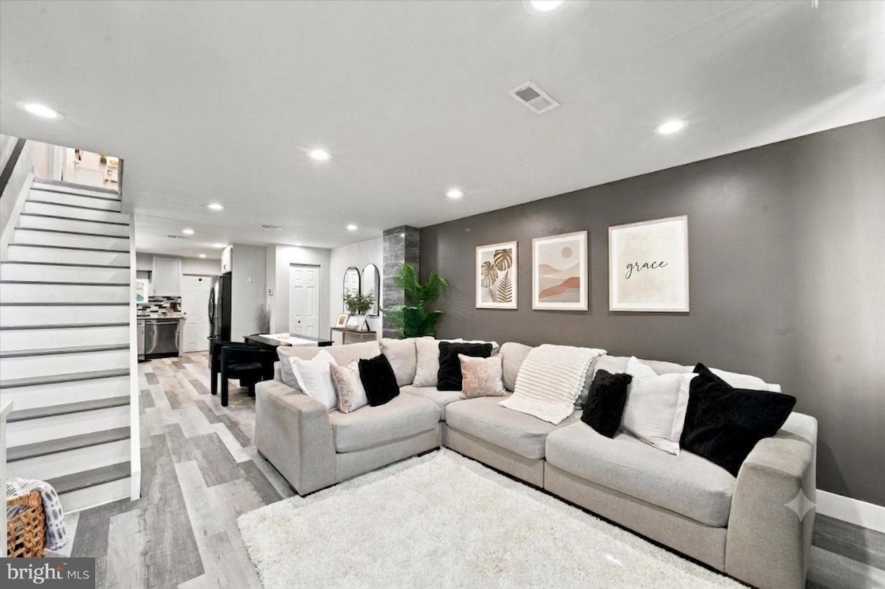 2952 S Sydenham photo 4