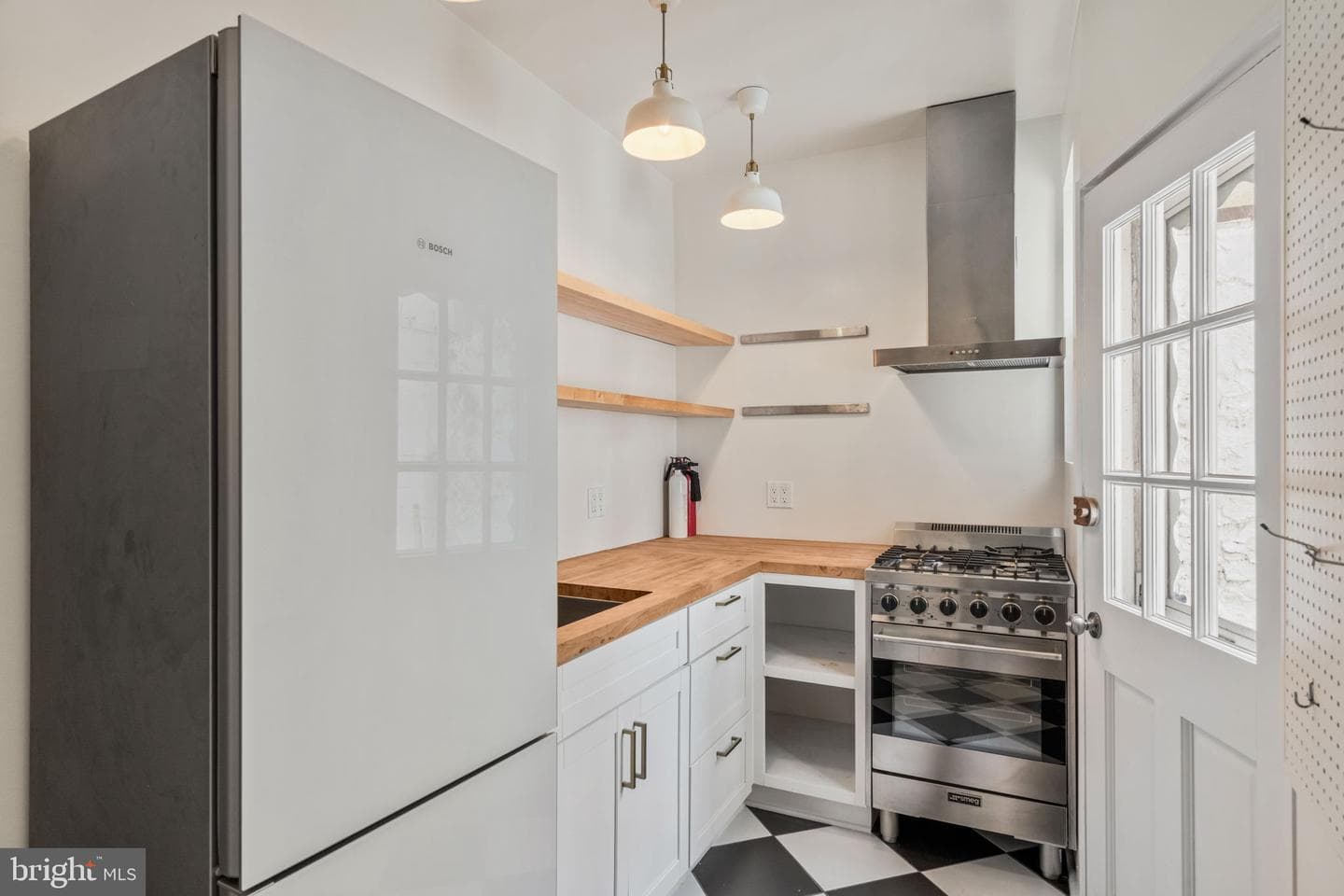 926 Irving Street photo 11
