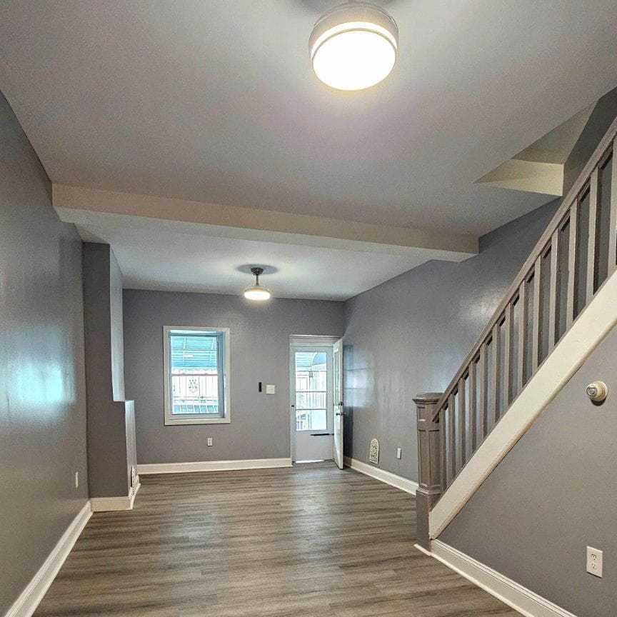 2411 N Lawrence Street photo 5