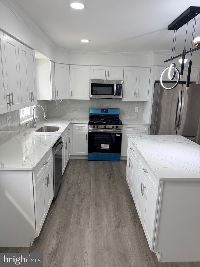 9021 Eastview Road photo 13