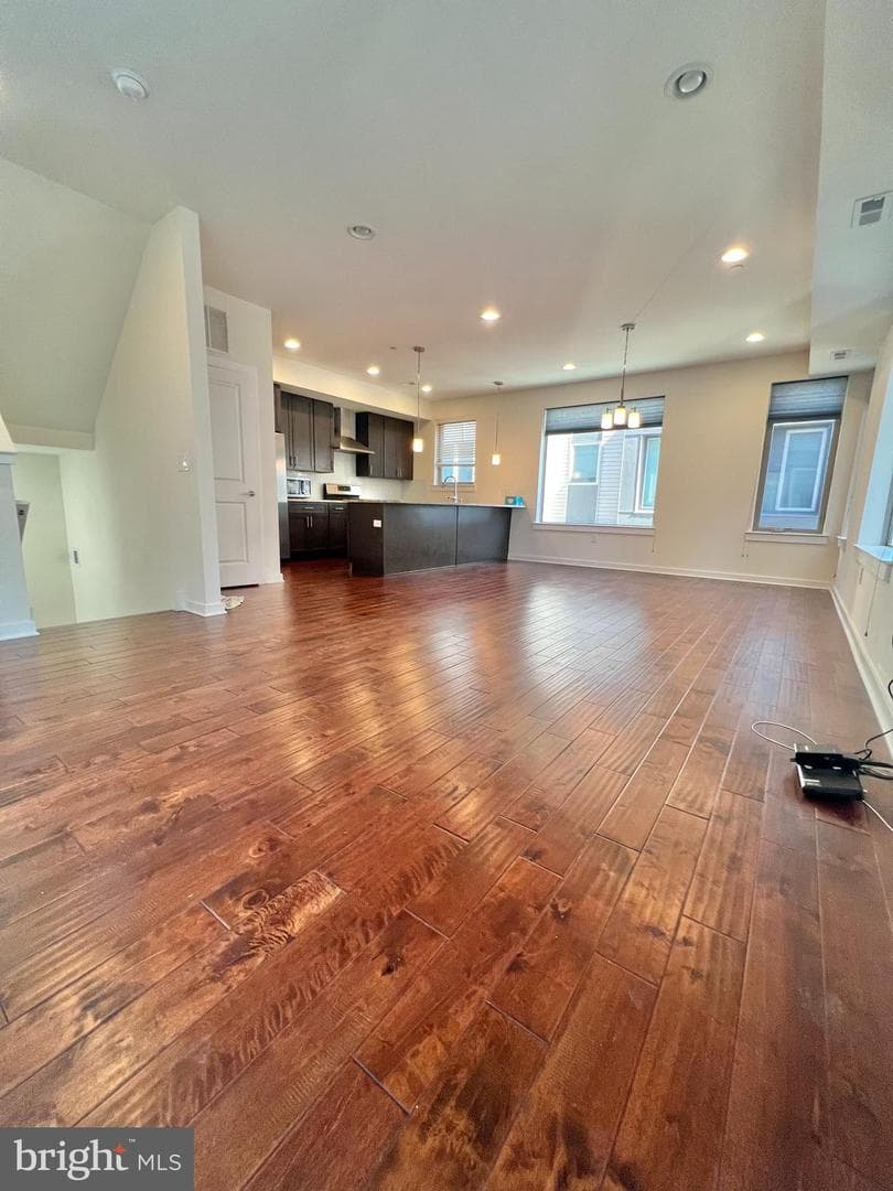 2122 Kensington Walk photo 3