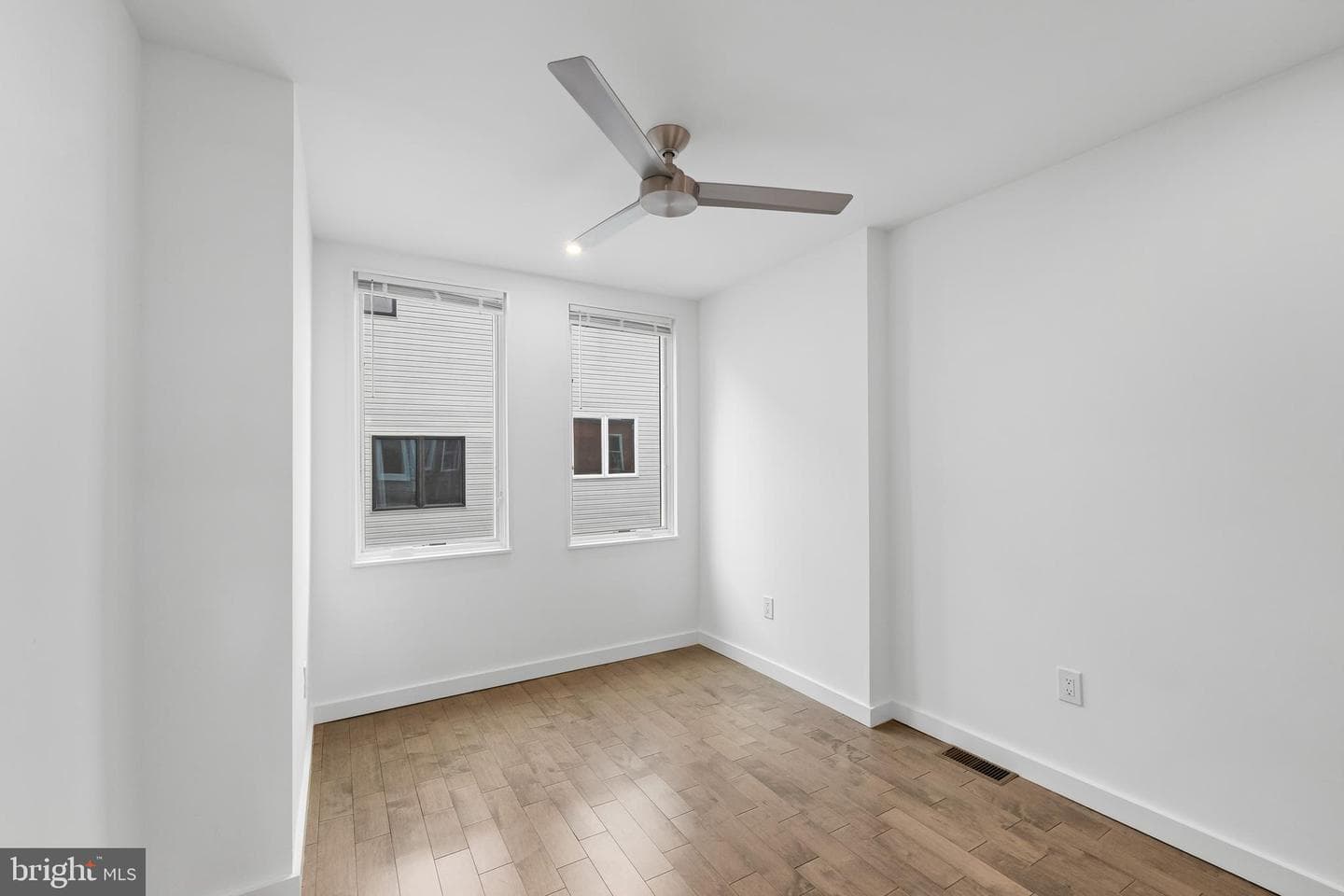 2631 Amber Street photo 25
