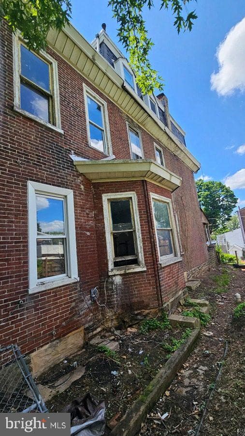 5311 N Howard Street photo 7