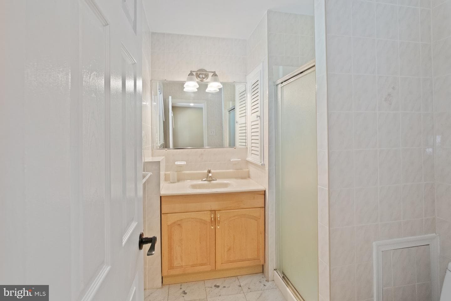 542 Burgess Street photo 21
