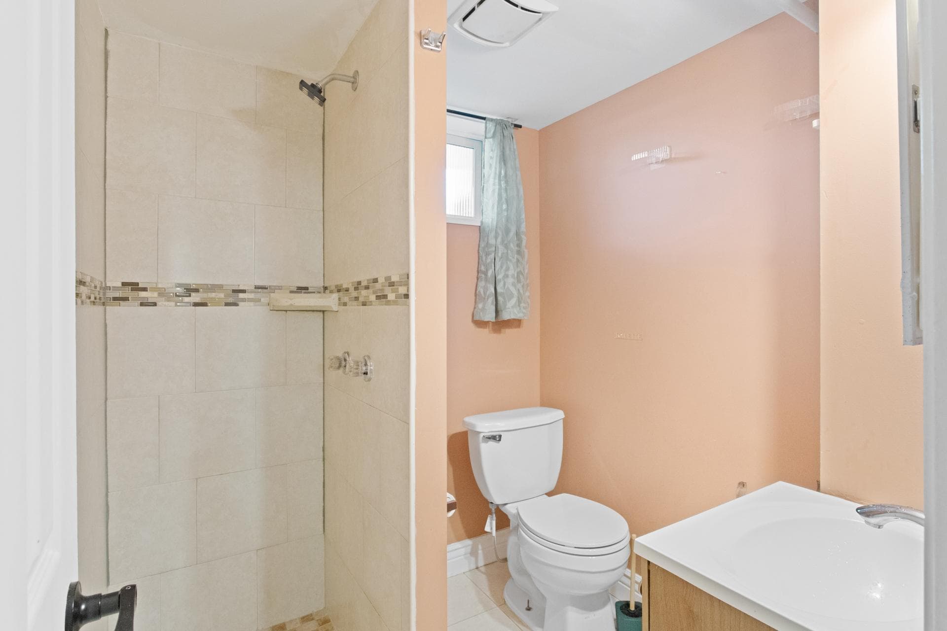 542 Burgess Street photo 26