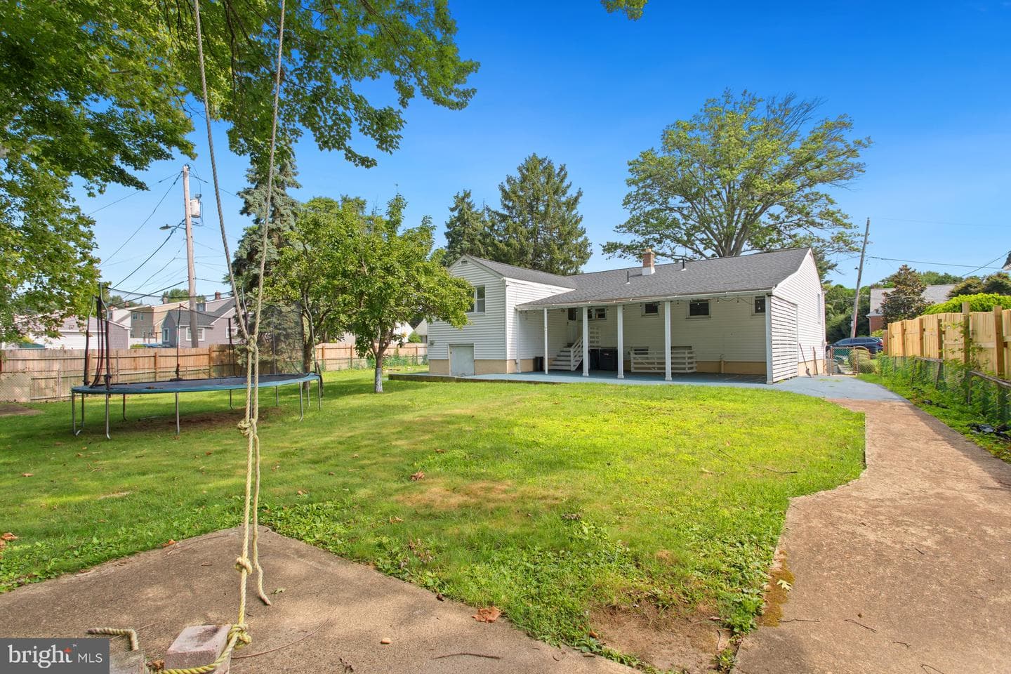 542 Burgess Street photo 34