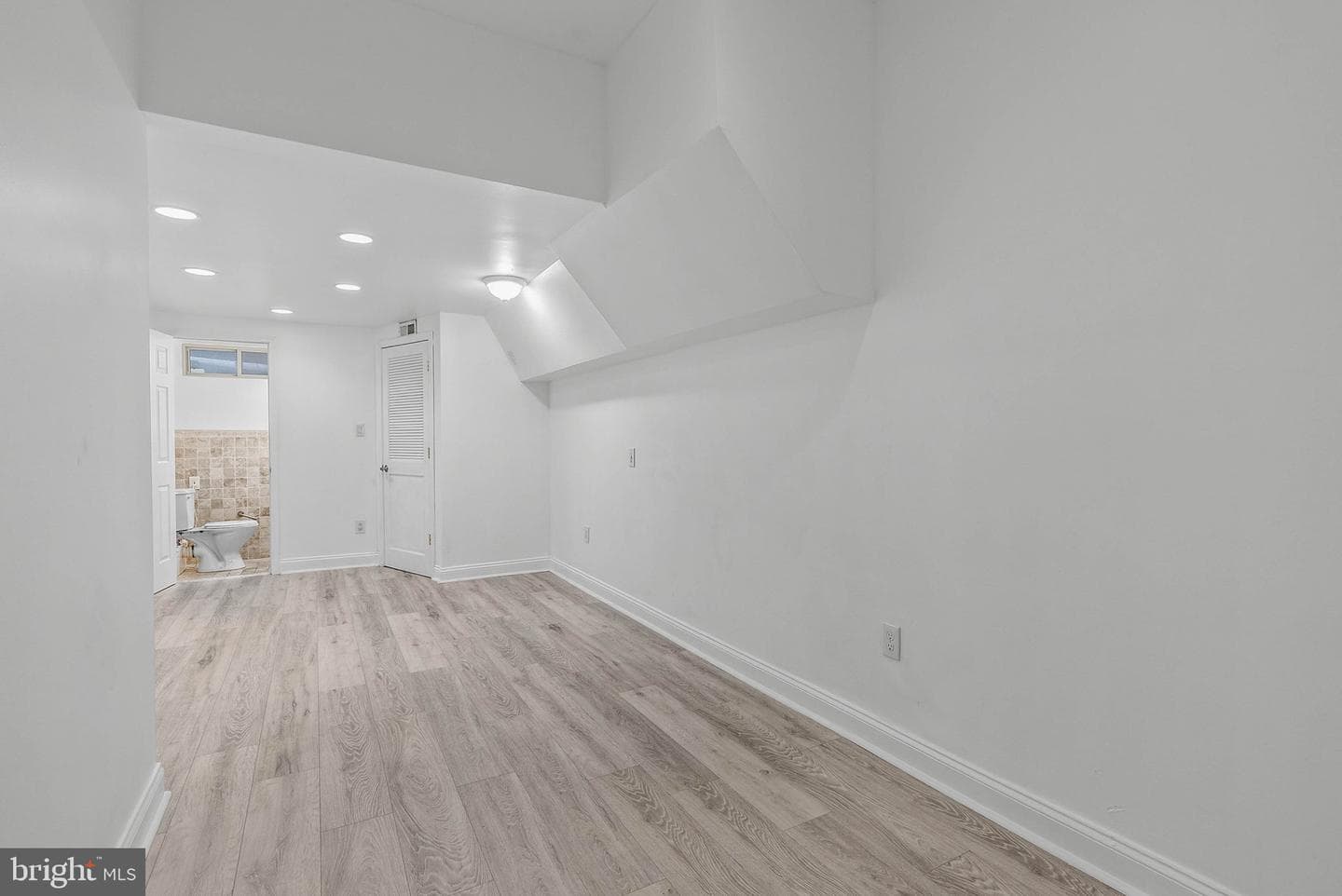 226 W Wildey Street photo 20