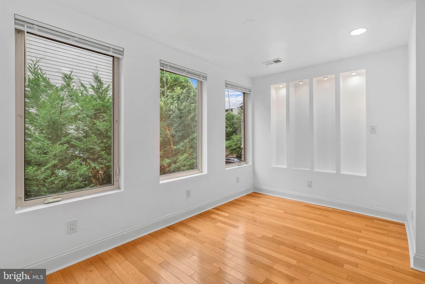 226 W Wildey Street photo 30