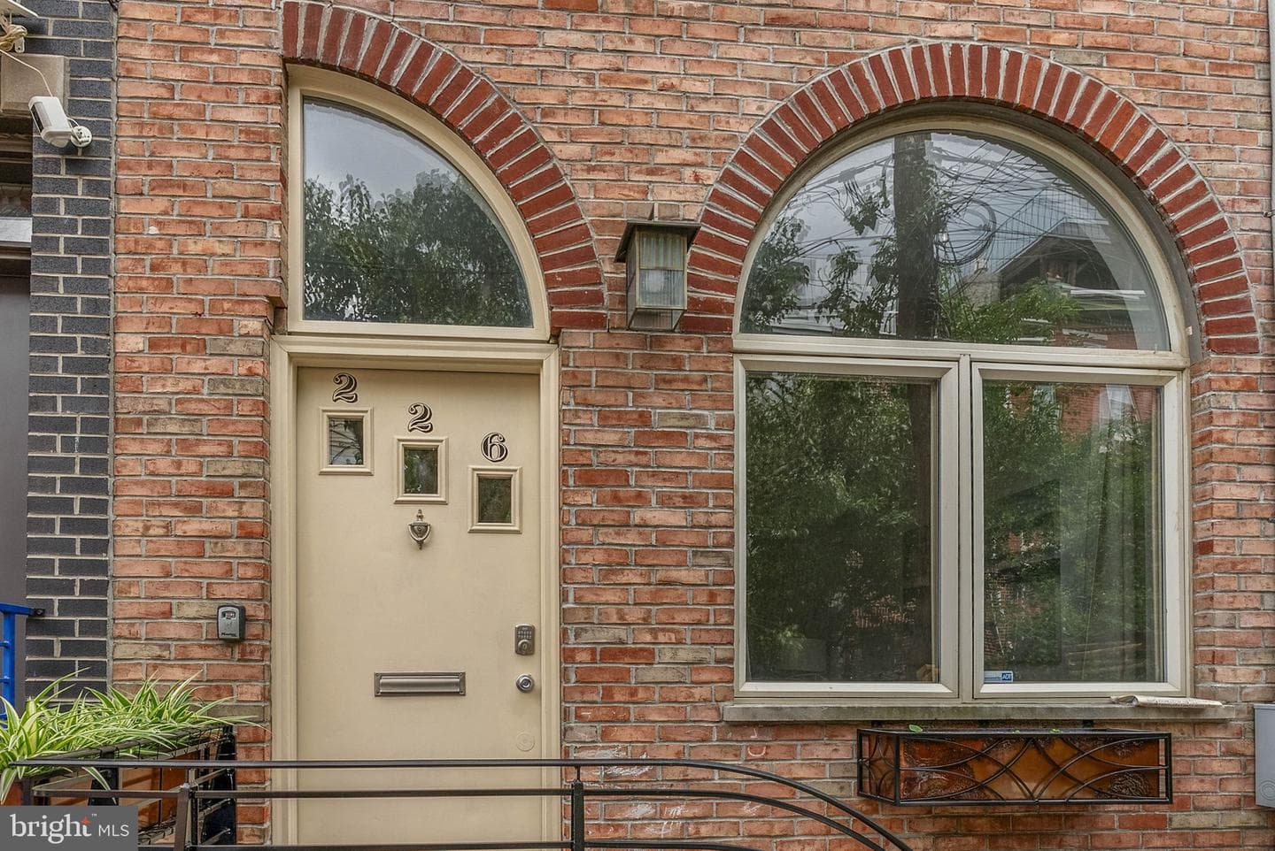 226 W Wildey Street photo 4