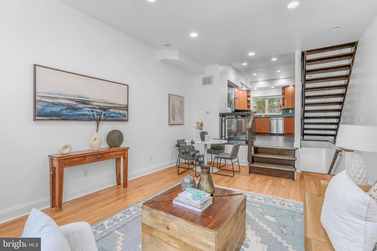 226 W Wildey Street photo 9