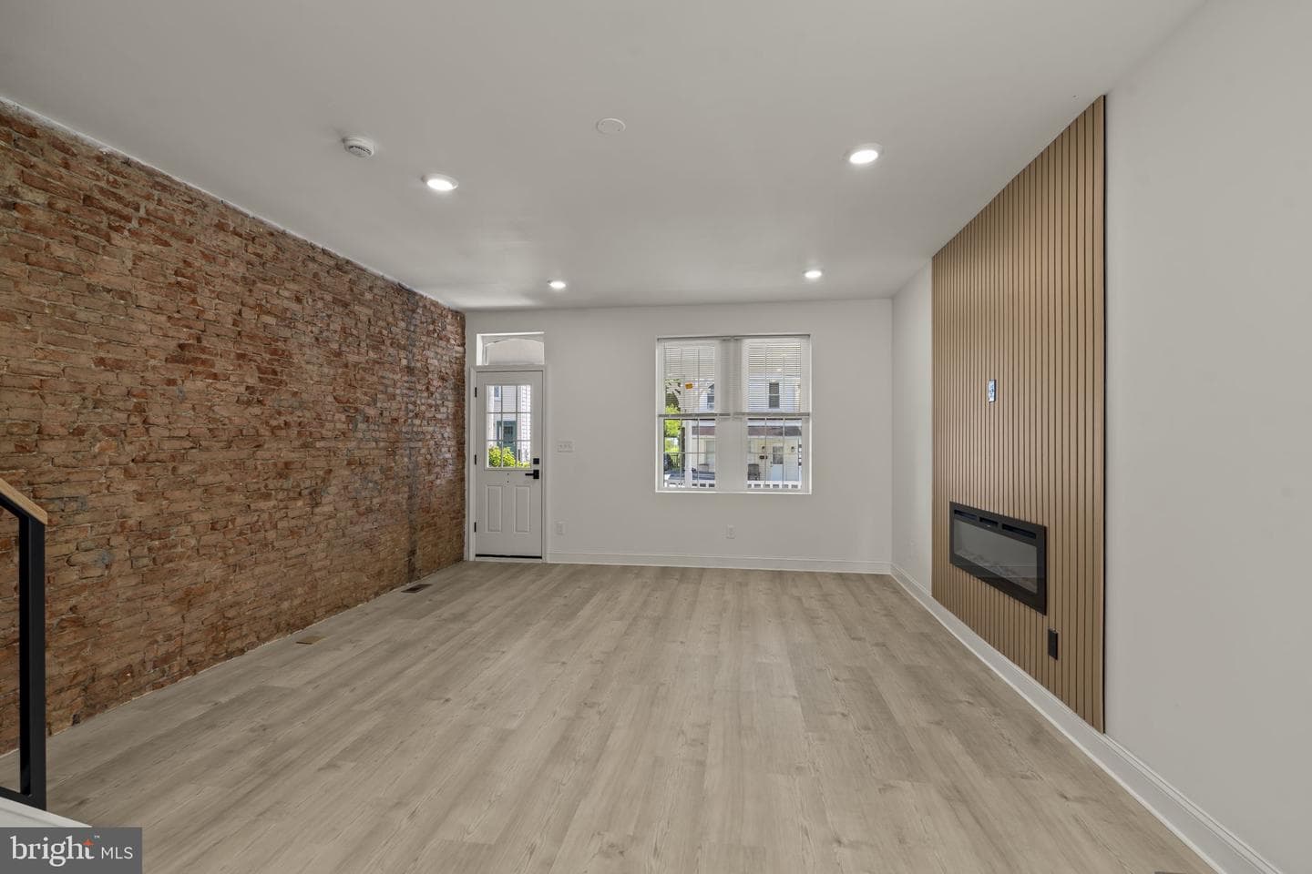 624 W Johnson Street photo 11