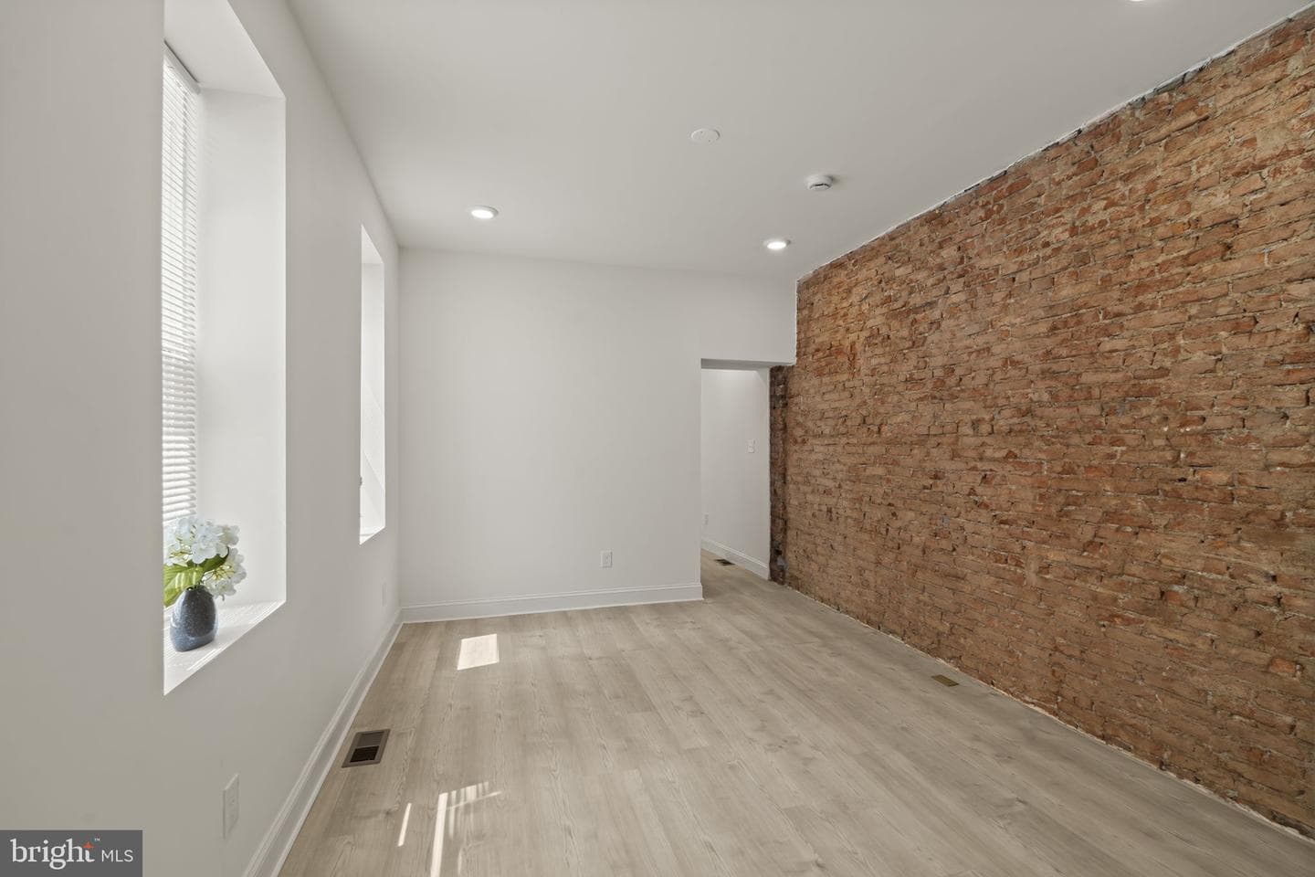 624 W Johnson Street photo 12