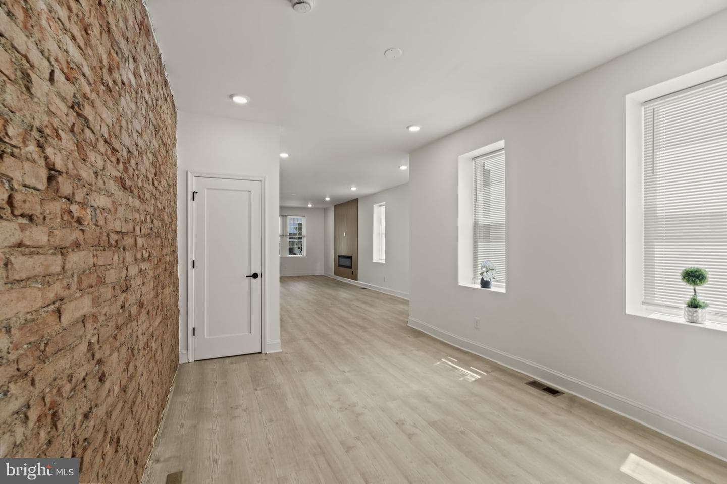 624 W Johnson Street photo 14