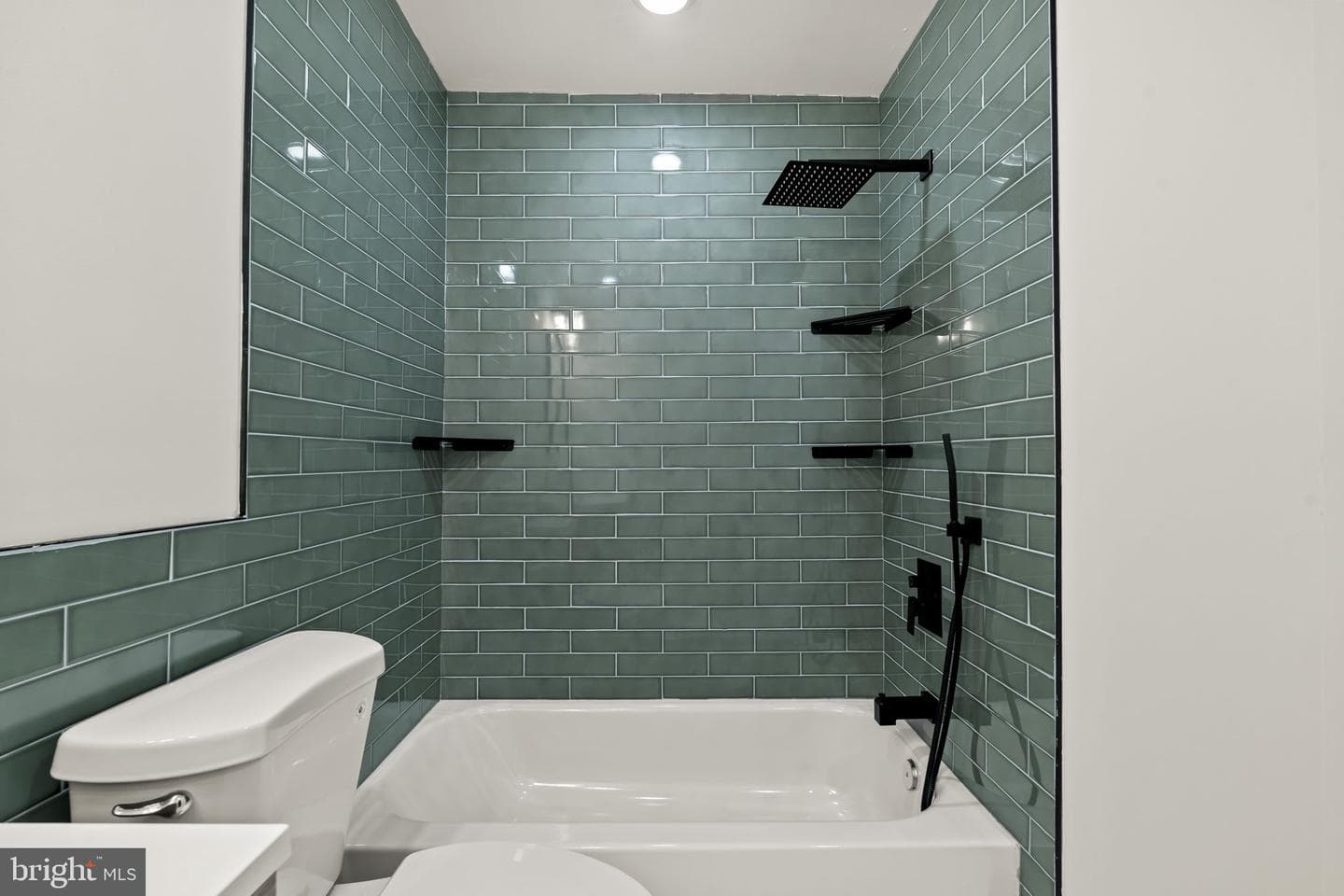 624 W Johnson Street photo 23