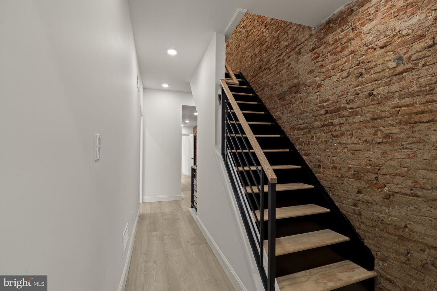 624 W Johnson Street photo 38