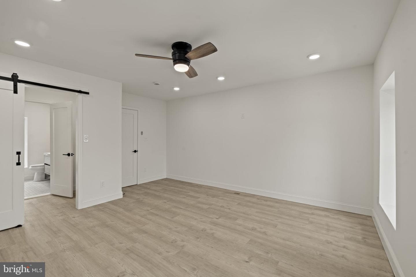 624 W Johnson Street photo 44