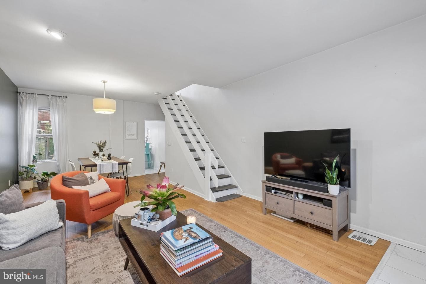 3141 Livingston Street photo 4