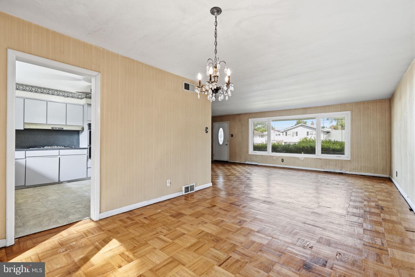 9219 Burbank Road photo 4