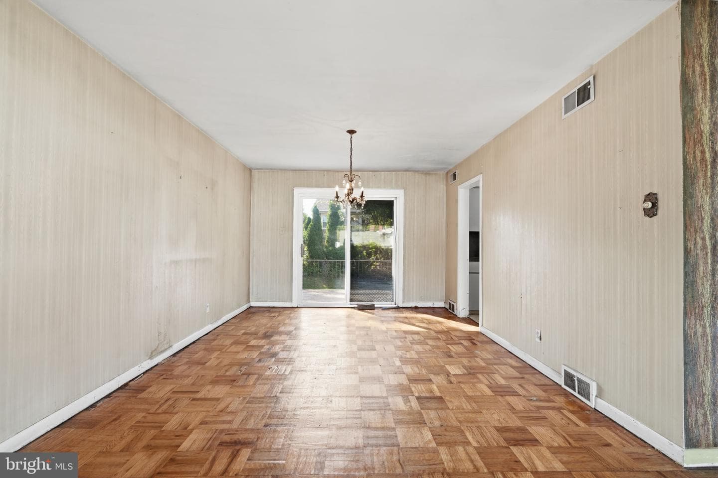 9219 Burbank Road photo 5
