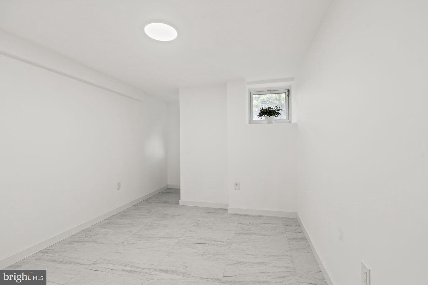 1606 E Washington Lane photo 35