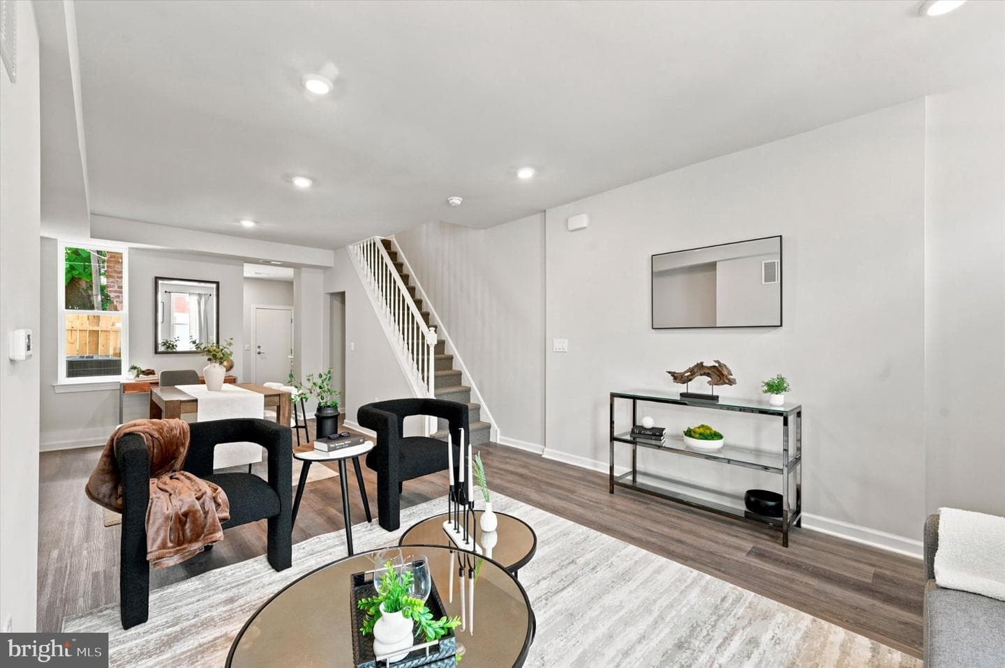 1207 S Harmony Street photo 3