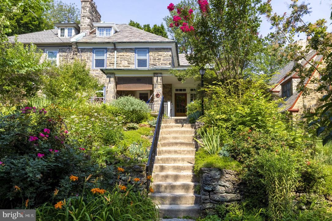 423 Carpenter Lane, Philadelphia