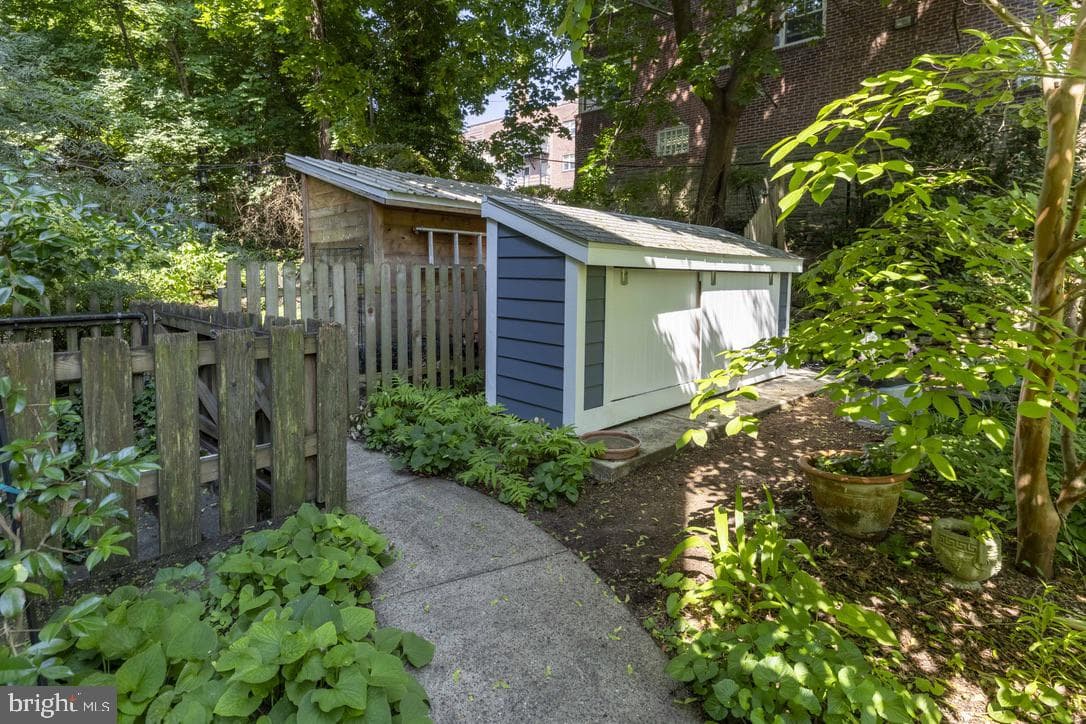 423 Carpenter Lane photo 41