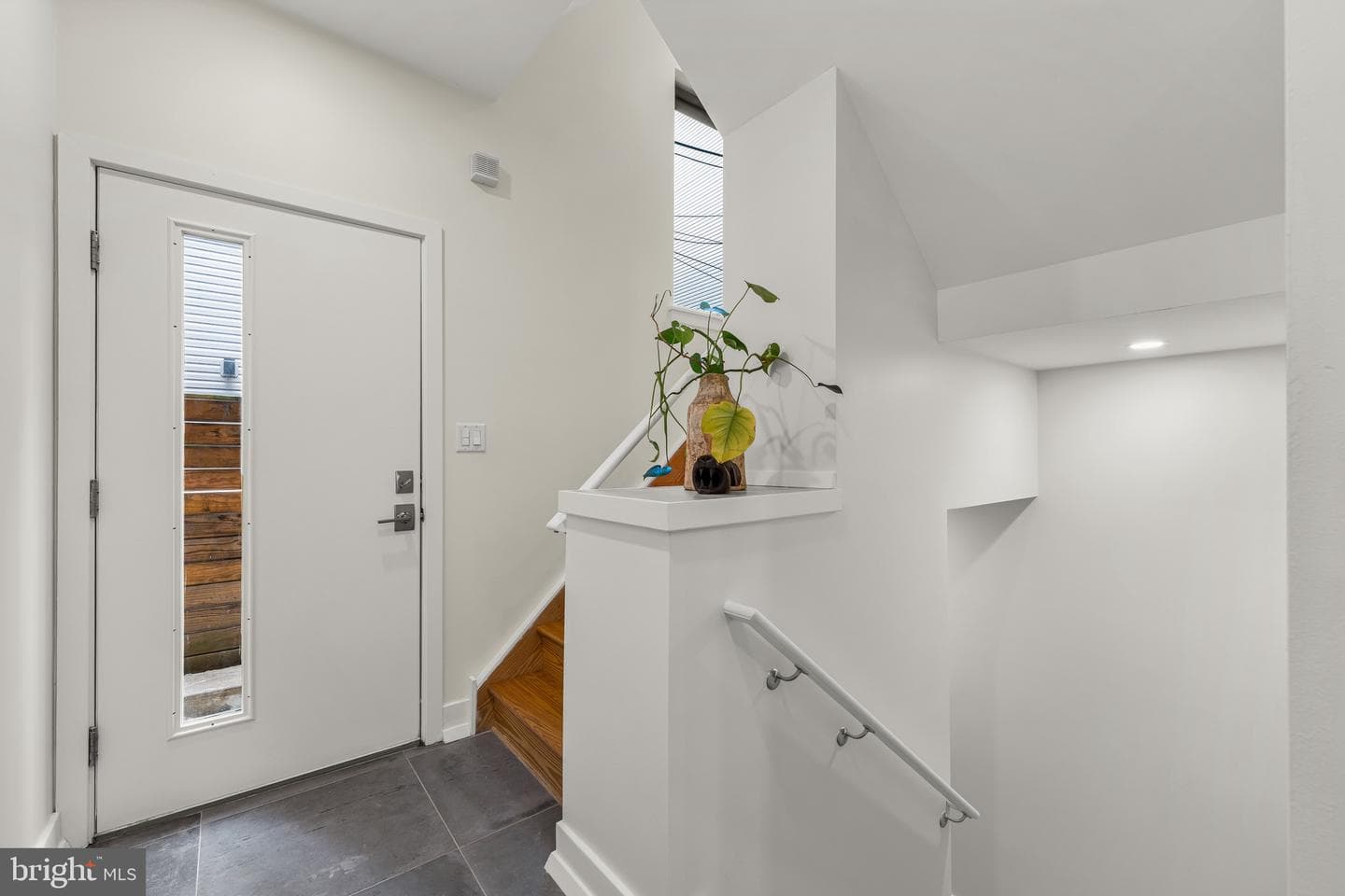 2308 E Dakota Street photo 11