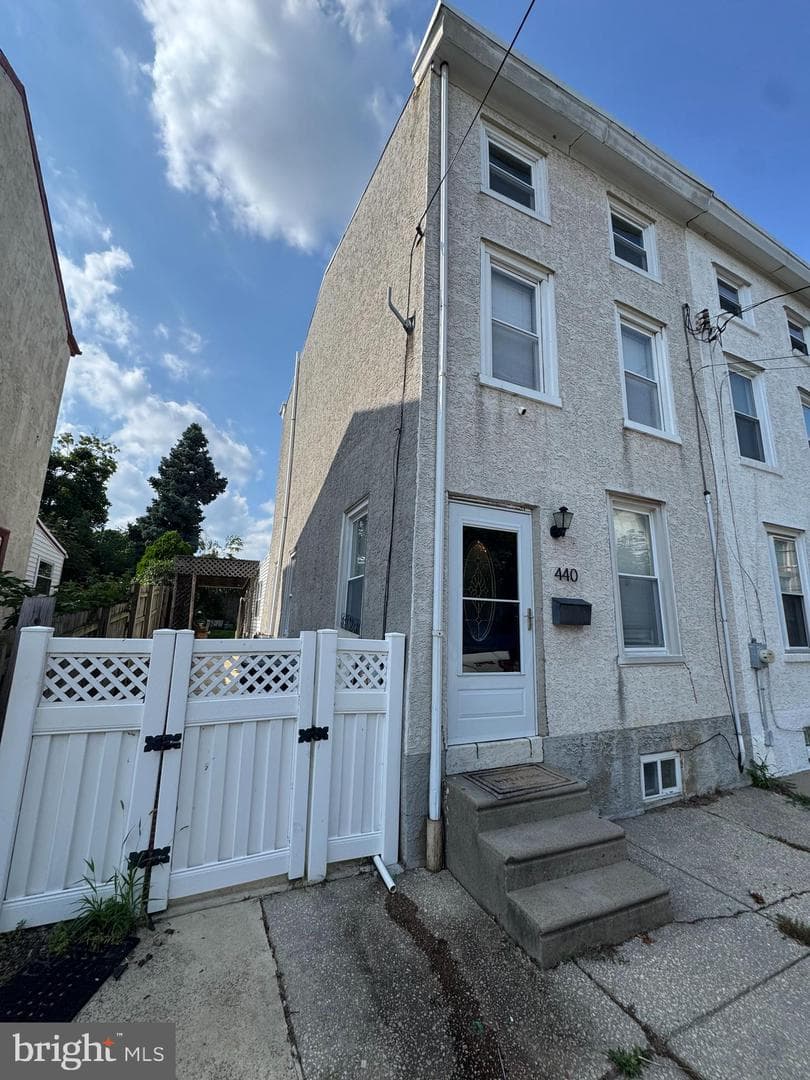 440 Lemonte Street photo 1