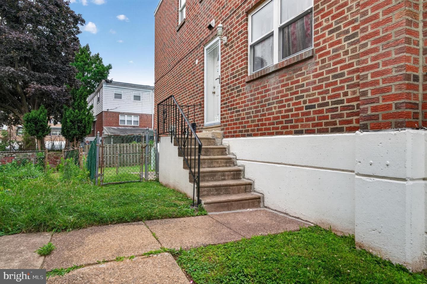662 Lawler Street photo 4