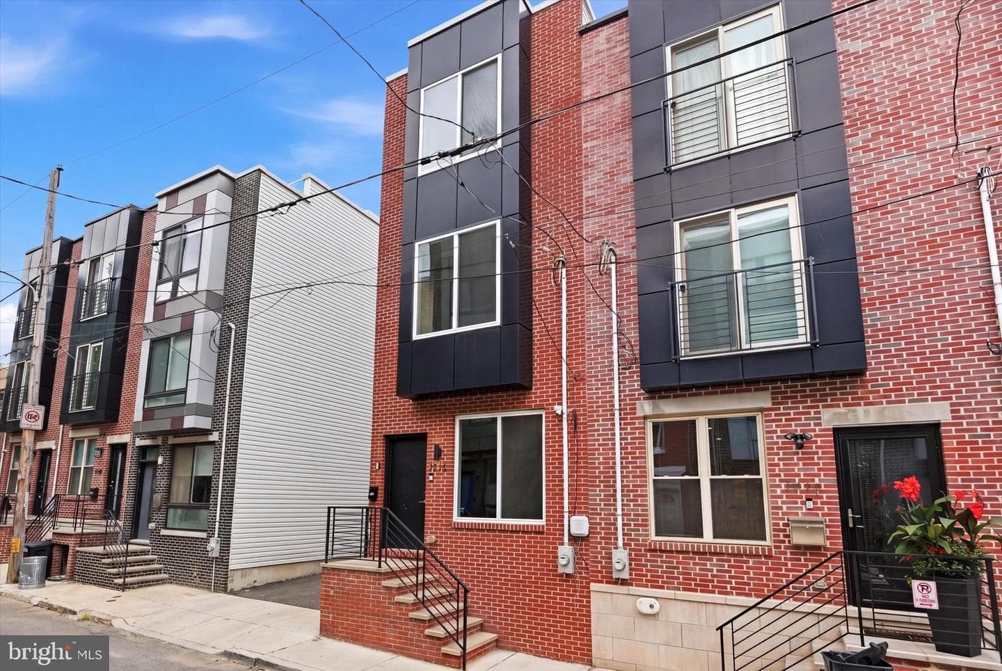 1713 W Seybert Street photo 2