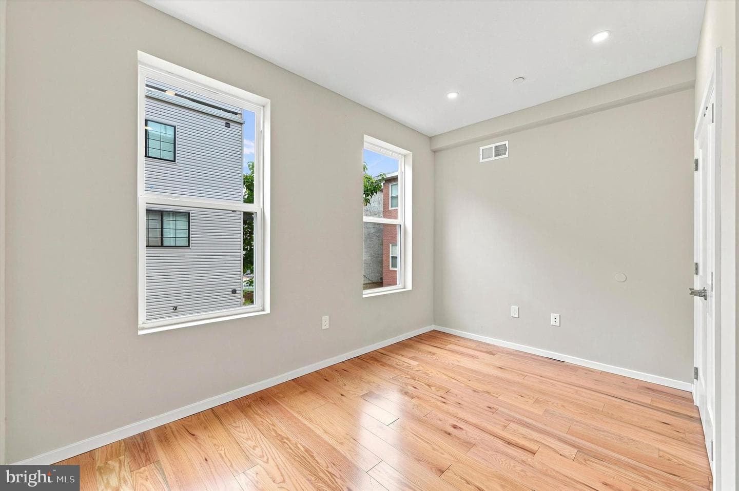 1713 W Seybert Street photo 4