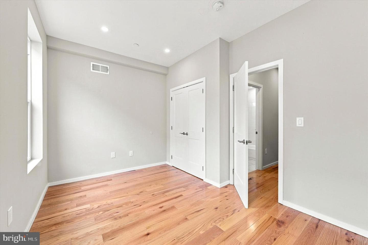 1713 W Seybert Street photo 5