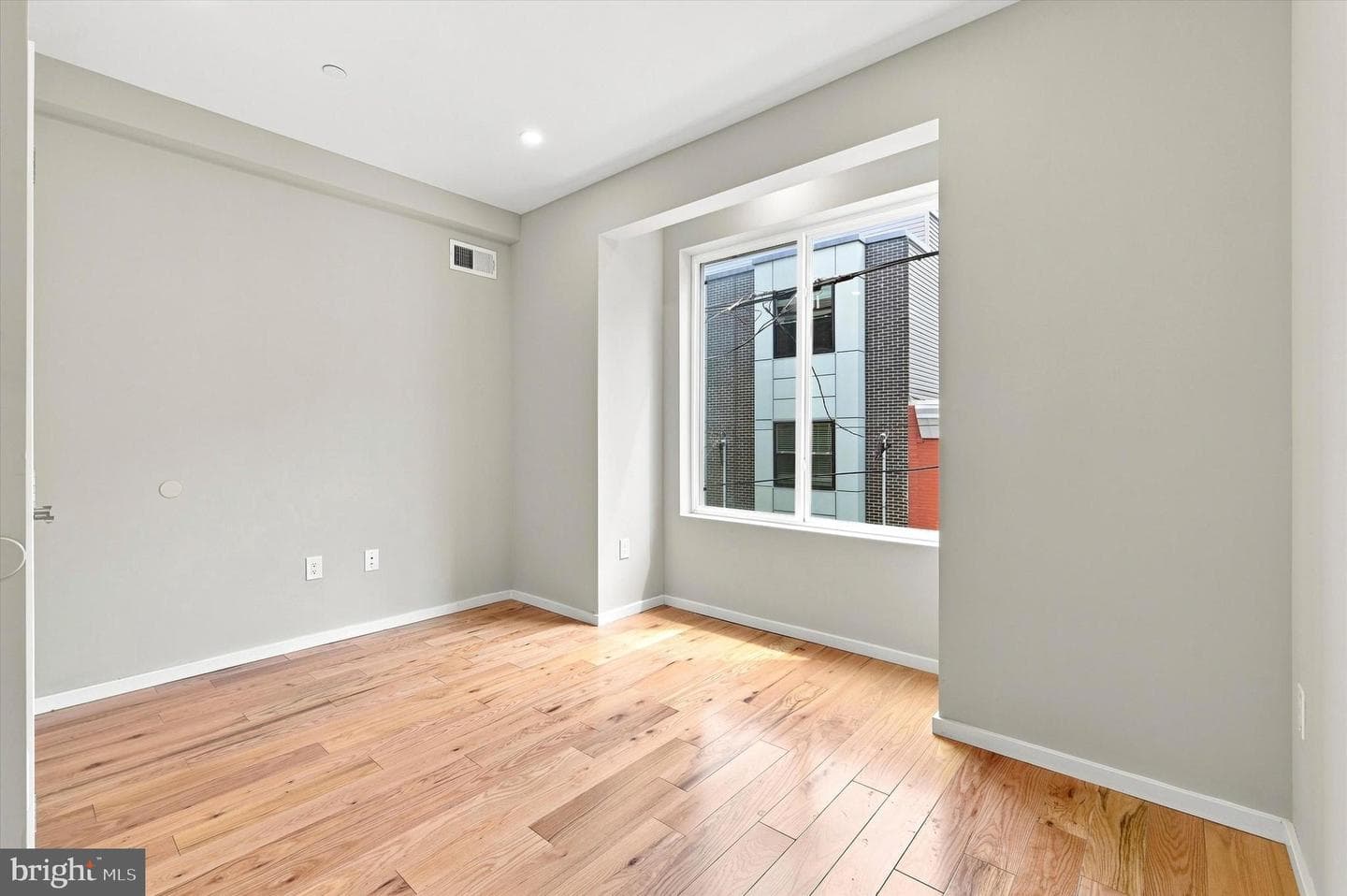 1713 W Seybert Street photo 7