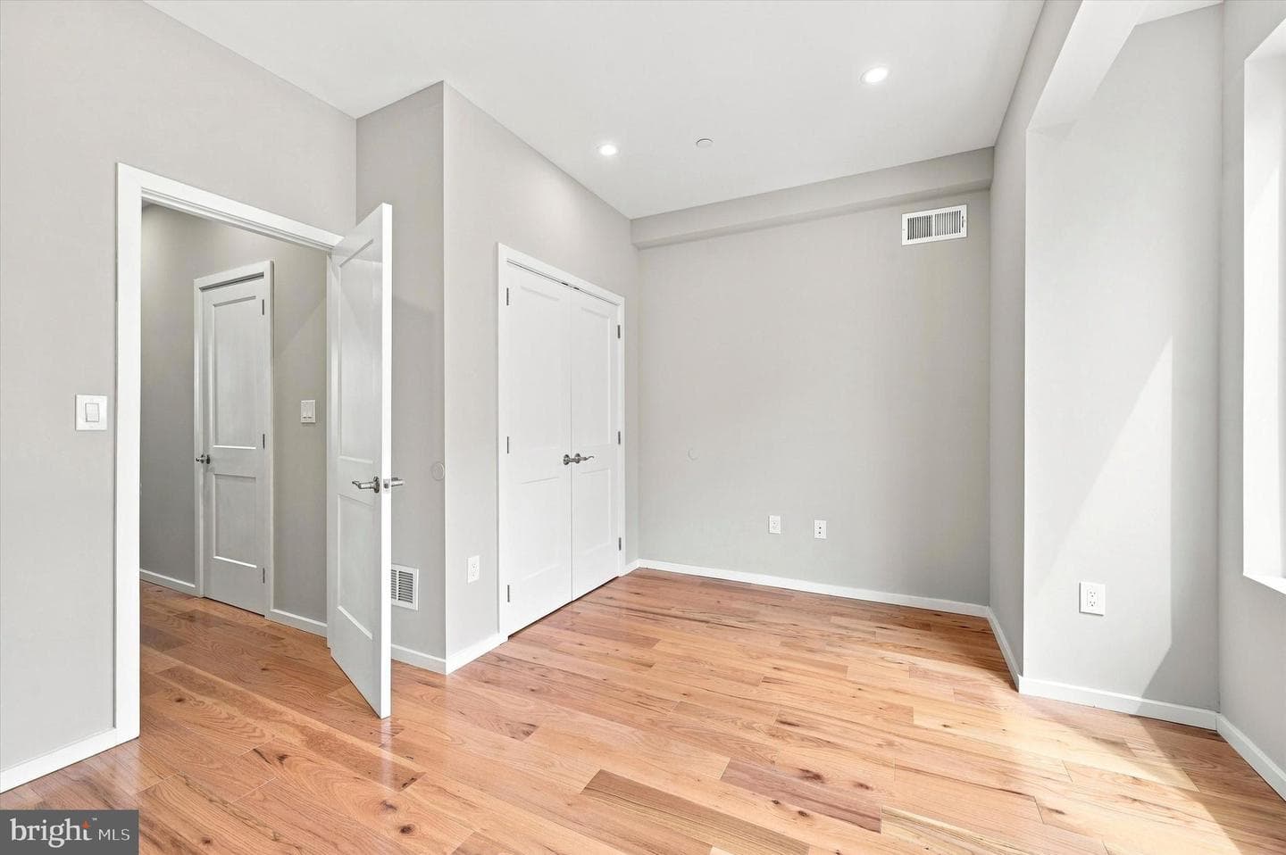 1713 W Seybert Street photo 8