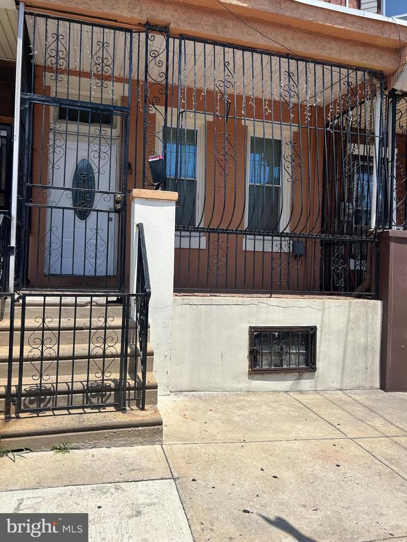 211 E Ontario Street photo 1