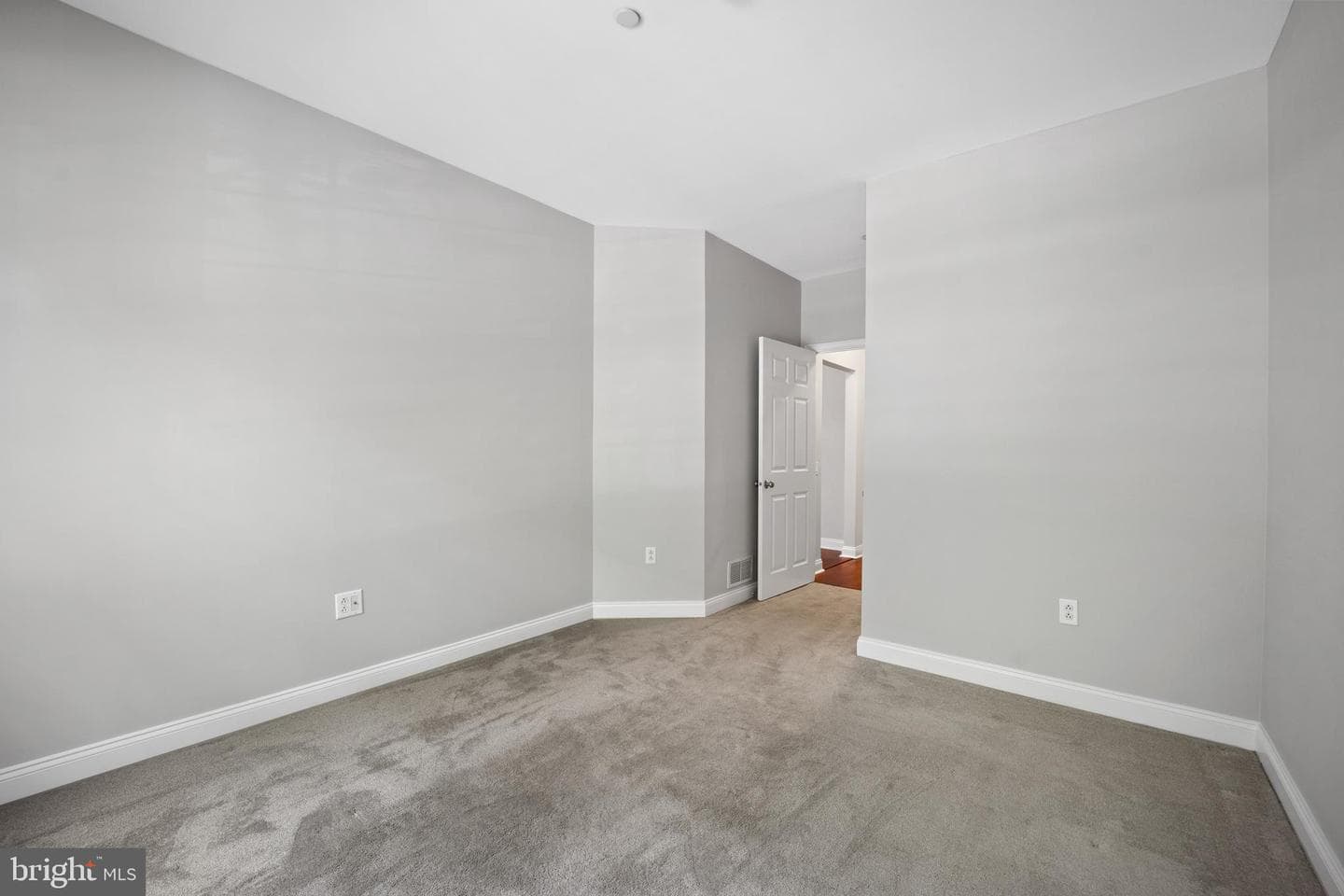 500 Admirals Way #106 photo 22